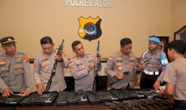 Tingkatkan-Profesionalisme-Anggota,-Polres-Alor-Gelar-Pemeriksaan-Senjata-Api