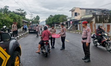 Sat-Reskrim-Polres-Alor-Berbagi-Takjil-di-Minggu-Kedua-Ramadan,-Wujud-Kepedulian-kepada-Masyarakat