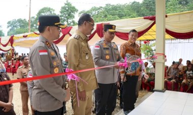 Kapolda-NTT-Resmikan-Pospol-Umbu-Ratu-Nggay-Barat,-Perkuat-Pelayanan-Kepolisian-di-Sumba-Tengah