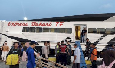 Personel-Pos-Terpadu-Pelabuhan-Dulionong-Amankan-Kedatangan-Kapal-Penumpang-dalam-Operasi-Ketupat-Turangga-2026