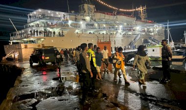 Polres-Alor-Perketat-Pengamanan-Pelabuhan-Kalabahi,-Aktivitas-Masyarakat-Pasca-Idul-Fitri-Tetap-Aman