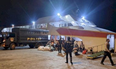 Sat-Resnarkoba-Polres-Alor-Amankan-Ribuan-Liter-Miras-Jenis-Moke-di-Pelabuhan-Dulionong