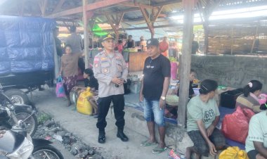 Polsek-Alor-Timur-Intensifkan-Patroli-dan-Sambang-di-Pasar-Maritaing,-Pastikan-Aktivitas-Berjalan-Aman-dan-Kondusif