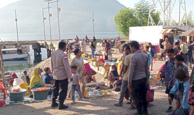 Patroli-Dialogis-Polsubsektor-Pantar-Timur-Amankan-Pasar-Bakalang,-Situasi-Tetap-Kondusif