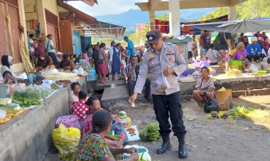 Polsek-Alor-Timur-Laut-Gelar-Patroli-Dialogis-dan-Pengamanan-Pasar-Nailang,-Sampaikan-Himbauan-Kamtibmas-Humanis
