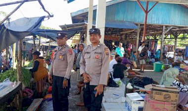 Polsek-Alor-Selatan-Intensifkan-Patroli-dan-Pengamanan-Aktivitas-Pasar-di-Pasar-Rakyat-Apui