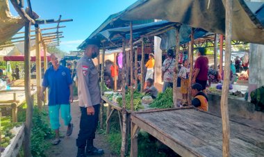 Patroli-Dialogis-Polsek-Alor-Selatan-Amankan-Aktivitas-Pasar-Apui,-Situasi-Kondusif
