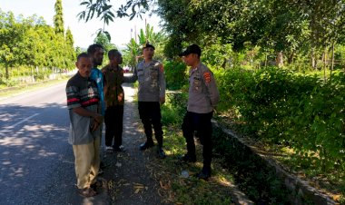 Patroli-Dialogis-Polsek-Alor-Barat-Daya,-Personel-Sampaikan-Imbauan-Kamtibmas-kepada-Warga-Kelurahan-Moru