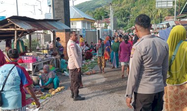 Sambang-Kamtibmas-dan-Patroli-Pengamanan-Pasar-Bakalang,-Polsubsektor-Pantar-Timur-Berikan-Himbauan-kepada-Masyarakat