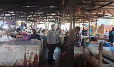 Polsek-Alor-Barat-Daya-Tingkatkan-Patroli-dan-Pengamanan-di-Pasar-Rakyat-Moru