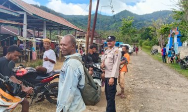 Personel-Polsek-Alor-Selatan-Laksanakan-Patroli-dan-Pengamanan-Aktivitas-Pasar-di-Kelaisi-Timur