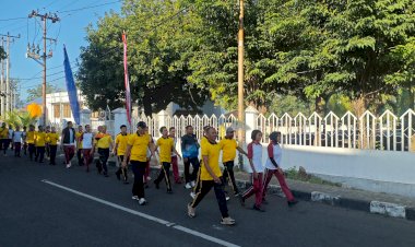 Personel-Polres-Alor-Laksanakan-Jalan-Santai-dan-Senam-Bersama-untuk-Jaga-Kebugaran