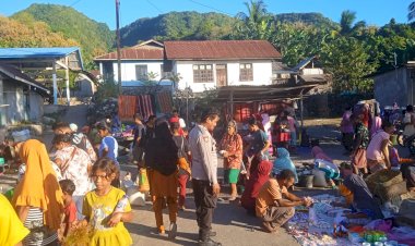Polsubsektor-Pantar-Timur-Intensifkan-Patroli-dan-Pengamanan-Pasar-Tradisional-Bakalang,-Berikan-Himbauan-Kamtibmas-kepada-Masyarakat