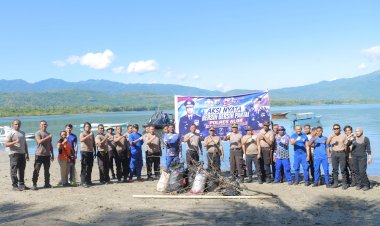 POLRES-ALOR-GELAR-AKSI-NYATA-BERSIH--BERSIH-PANTAI-DAN-LAUT-SAMBUT-HARI-BHAYANGKARA-KE-80