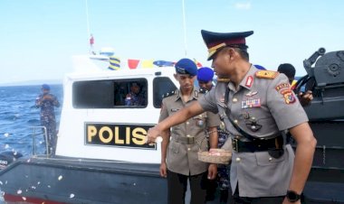 *Peringati-Hari-Bhayangkara-ke-80,-Kapolda-NTT-Pimpin-Upacara-Tabur-Bunga-di-Perairan-Bolok-Kupang*