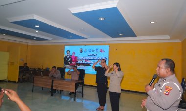 POLRES-ALOR-GELAR-TERAPI-MASSAL-USEFT-BAGI-PERSONEL,-WUJUD-KOMITMEN-MENJAGA-KESEHATAN-MENTAL-DALAM-RANGKAIAN-HARI-BHAYANGKARA-KE-80