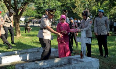 POLRES-ALOR-GELAR-UPACARA-ZIARAH-ROMBONGAN-DI-TMP-MALUA-GALIAU-BATUNIRWALA,-WUJUD-PENGHORMATAN-KEPADA-JASA-PARA-PAHLAWAN
