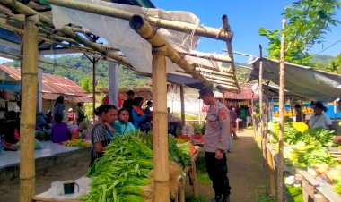 Polsek-Alor-Selatan-Intensifkan-Patroli-Pasar,-Wujudkan-Rasa-Aman-bagi-Masyarakat