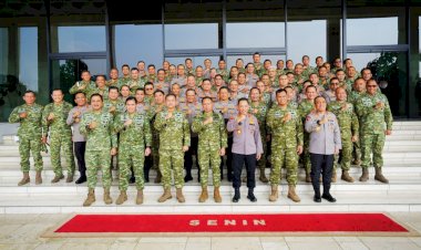 *Kapolri-Perkuat-Soliditas-TNI-Polri-Lewat-Silaturahmi-dengan-Panglima-TNI-di-Mabes-TNI*