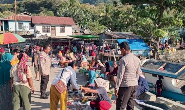 Polsubsektor-Pantar-Timur-Laksanakan-Sambang-dan-Patroli-di-Pasar-Tradisional-Bakalang