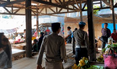 Polsek-Alor-Barat-Daya-Intensifkan-Patroli-dan-Pengamanan-Pasar-Rakyat-Moru,-Wujudkan-Situasi-Aman-dan-Tertib