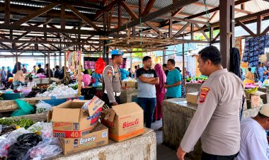 Polsek-Abad-Gelar-Patroli-dan-Pengamanan-Pasar-Rakyat-Moru,-Jaga-Kamtibmas-Tetap-Kondusif