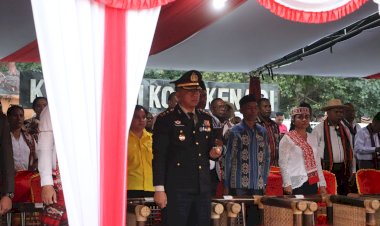 Kapolres-Alor-Hadiri-Upacara-Penurunan-Bendera-HUT-ke-81-Kemerdekaan-RI-di-Kabupaten-Alor