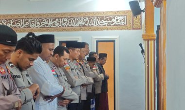 Seusai-Shalat-Jumat,-Polres-Alor-Gelar-Shalat-Istighotsah-untuk-Korban-Bencana-Gempa-di-Pulau-Flores