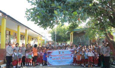 Polwan-Polres-Alor-Goes-to-School,-Tanamkan-Keberanian-Anak-untuk-Menjaga-dan-Melindungi-Diri