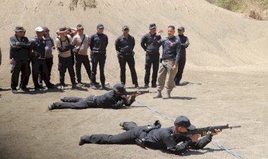 Polres-Alor-Gelar-Latihan-Menembak,-Tingkatkan-Keterampilan-dan-Kesiapsiagaan-Personel