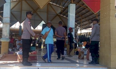Polsek-Alor-Selatan-Laksanakan-Patroli-Pengamanan-Pasar-Apui,-Sampaikan-Imbauan-Kamtibmas-kepada-Masyarakat