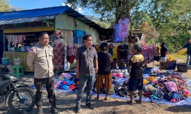 Polsek-Alor-Timur-Gelar-Patroli-Dialogis-di-Pasar-Rakyat-Maritaing,-Wujudkan-Situasi-Kamtibmas-yang-Kondusif