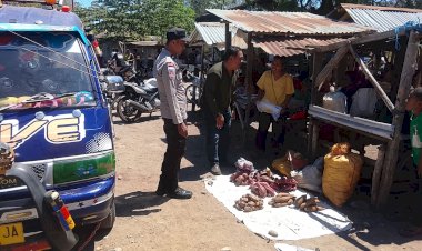 Polsek-Alor-Timur-Laut-Amankan-Pasar-Rakyat-Nailang,-Sampaikan-Imbauan-Kamtibmas-Humanis-kepada-Masyarakat