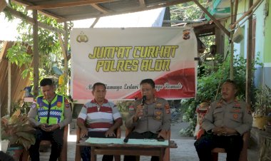 Kapolres-Alor-Serap-Aspirasi-Warga-Mola-Lewat-Jumat-Curhat,-Bahas-Miras,-Lalu-Lintas-hingga-Keamanan-Wilayah