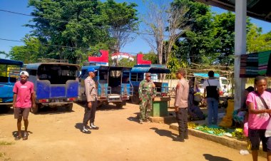 Polsek-Alor-Selatan-Laksanakan-Patroli-dan-Pengamanan-Pasar-Apui,-Pastikan-Aktivitas-Masyarakat-Berlangsung-Aman-dan-Kondusif
