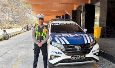 Satlantas-Polres-Alor-Kawal-Kunjungan-Kerja-Wakil-Gubernur-NTT,-Pastikan-Perjalanan-Aman-dan-Lancar