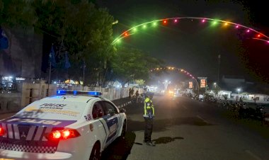 Blue-Light-Patrol-Satlantas-Polres-Alor,-Hadirkan-Rasa-Aman-di-Malam-Hari,-Polisi-Bersama-Masyarakat