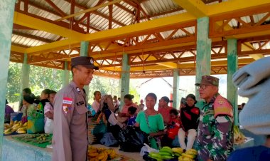 Polsek-Alor-Selatan-Gelar-Patroli-Pengamanan-Pasar-Apui,-Pastikan-Aktivitas-Masyarakat-Berjalan-Aman-dan-Lancar