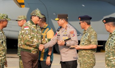 Kapolda-NTT-Irjen-Pol.-Reza-Arief-Dewanto-Sambut-Kedatangan-Menteri-Pertahanan-RI-di-Kupang