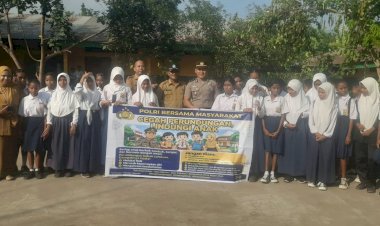 Kapolsek-Abad-Sosialisasikan-Bahaya-Perundungan,-Kenakalan-Remaja,-dan-Narkoba-kepada-Siswa-SMP-Negeri-Moru