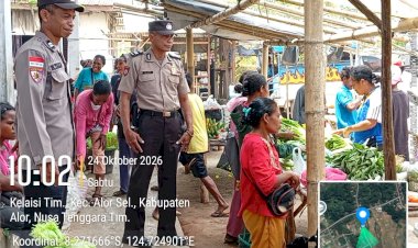POLSEK-ALOR-SELATAN-PERKUAT-KAMTIBMAS,-PATROLI-PASAR-RAKYAT-APUI-PASTIKAN-AKTIVITAS-WARGA-AMAN
