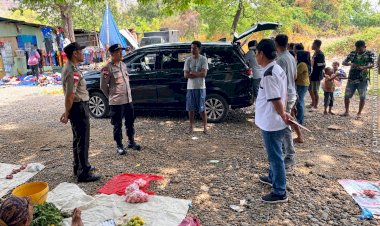 Ciptakan-Rasa-Aman-di-Pasar-Rakyat-Maritaing,-Polsek-Alor-Timur-Gelar-Patroli-Dialogis