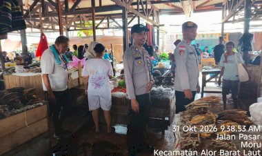 Polsek-Alor-Barat-Daya-Intensifkan-Patroli-Pasar-Moru,-Jaga-Keamanan-dan-Ketertiban-Masyarakat