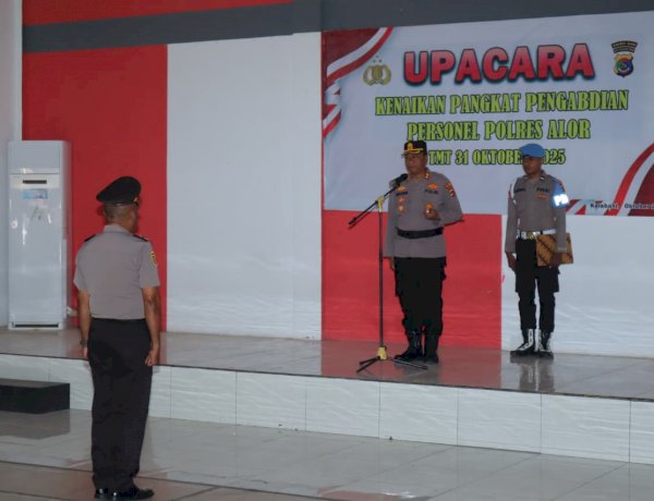Kapolres Alor Pimpin Upacara Korps Raport Kenaikan Pangkat Pengabdian Personel Polres Alor