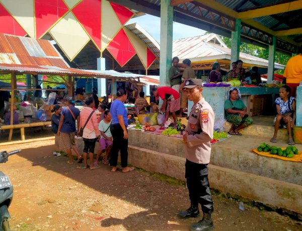 Polsek Alor Selatan Lakukan Patroli Pengamanan, Aktivitas Pasar Kelaisi Timur Berjalan Aman dan Lancar