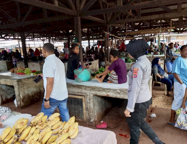 Personel Polsek Alor Barat Daya Laksanakan Patroli dan Pengamanan Pasar Rakyat Moru