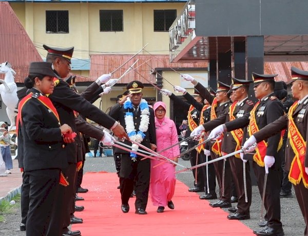 Polres Alor Gelar Gerbang Pora Pelepasan Purnabakti Dua Pamen, Suasana Haru Iringi Pengabdian Terakhir