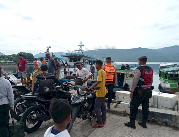 Personel Polres Alor Pantau Puncak Arus Mudik di Pos Terpadu Pelabuhan Dulionong Kalabahi