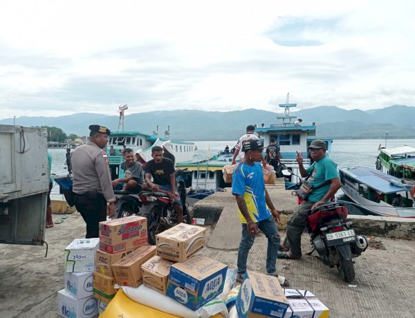 Polres Alor Tetap Siaga Amankan Aktivitas Masyarakat di Pelabuhan Dulionong Pasca Idul Fitri