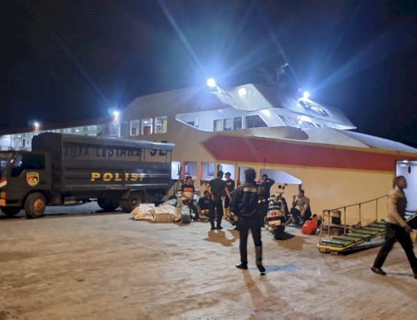 Sat Resnarkoba Polres Alor Amankan Ribuan Liter Miras Jenis Moke di Pelabuhan Dulionong